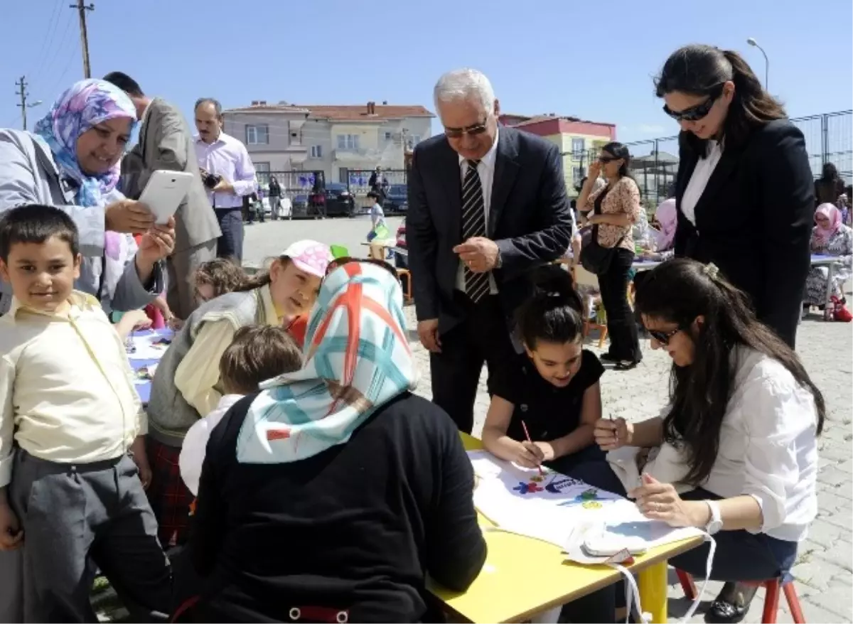 Bilecik\'te "Benimle Bir Gün Çocuk Olur Musun" Etkinliği