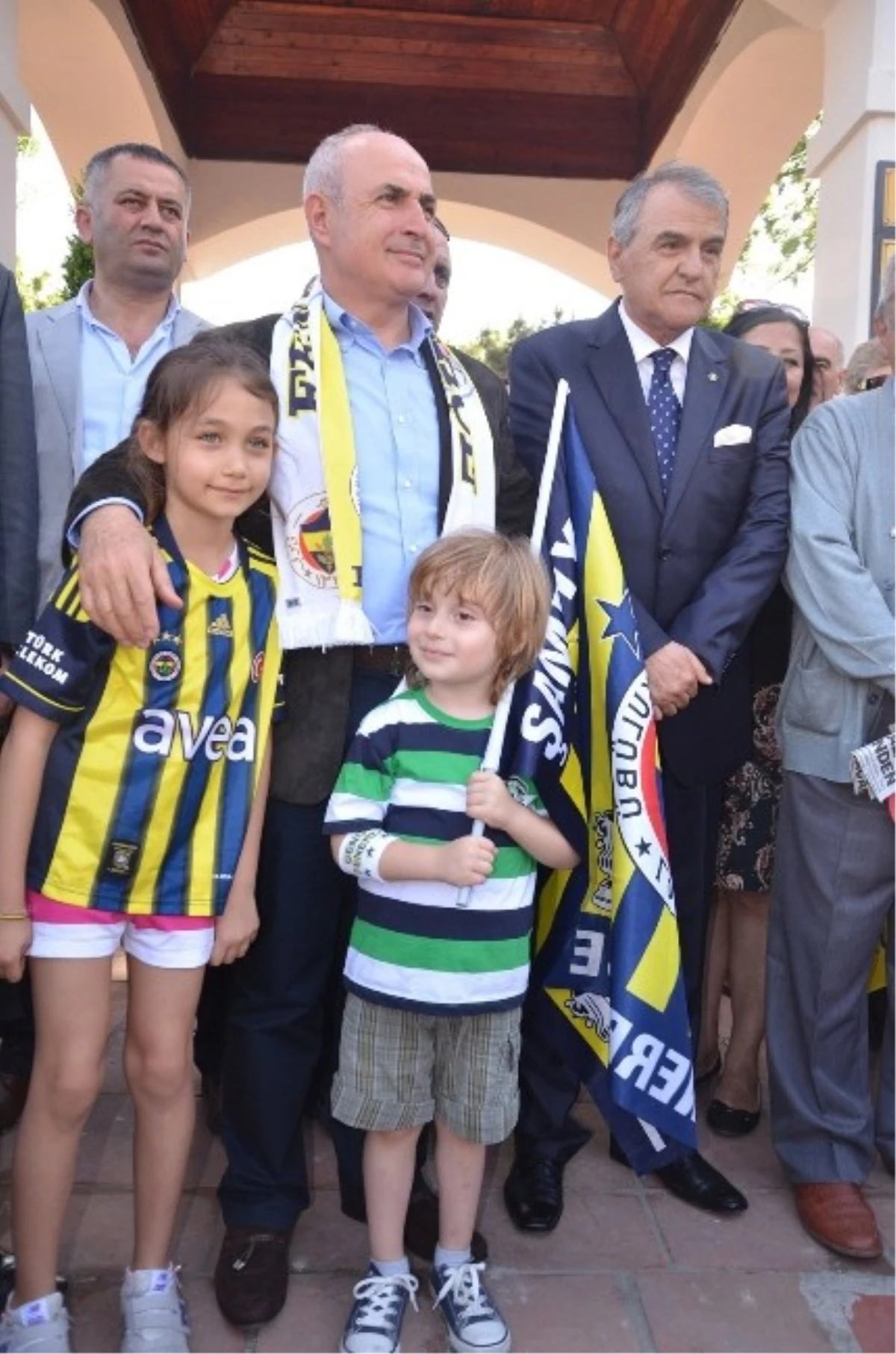 Büyükçekmece Şampiyonlar Anıtı\'na Fenerbahçe Bayrağı Çekildi