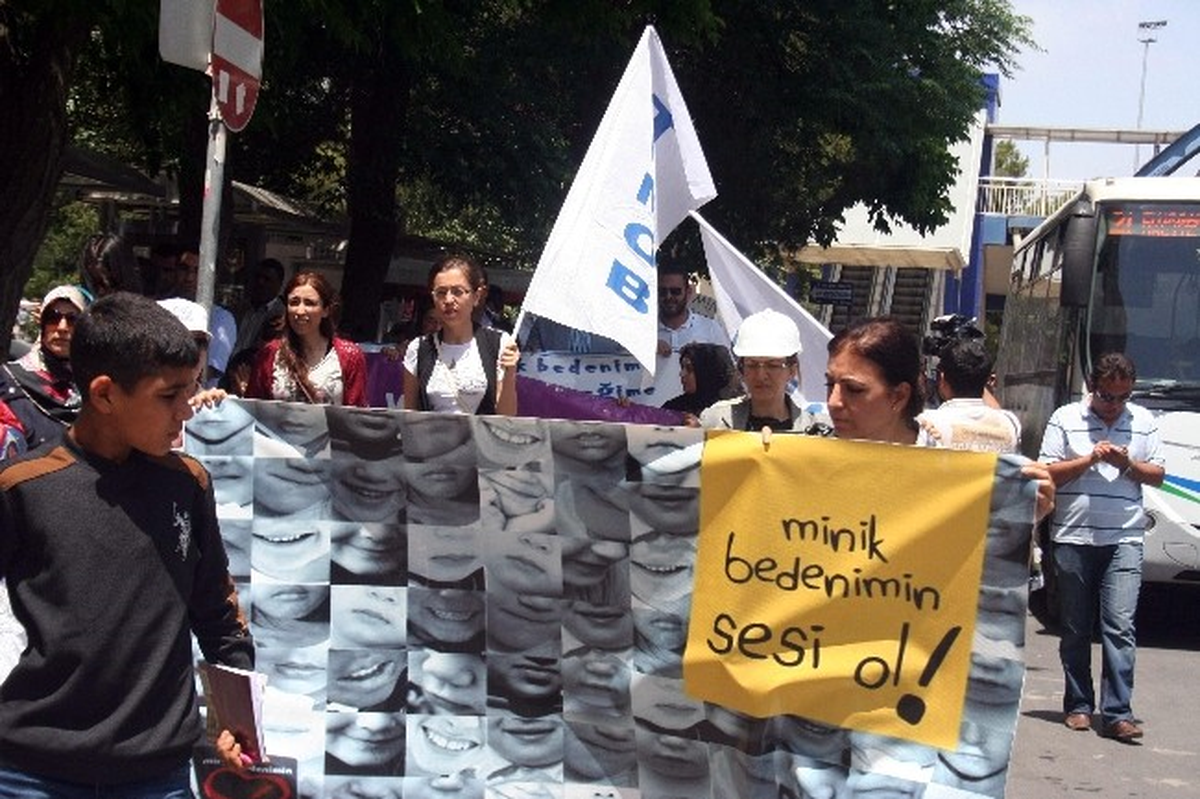 Çocuk İstismarına Tepki Yürüyüşü