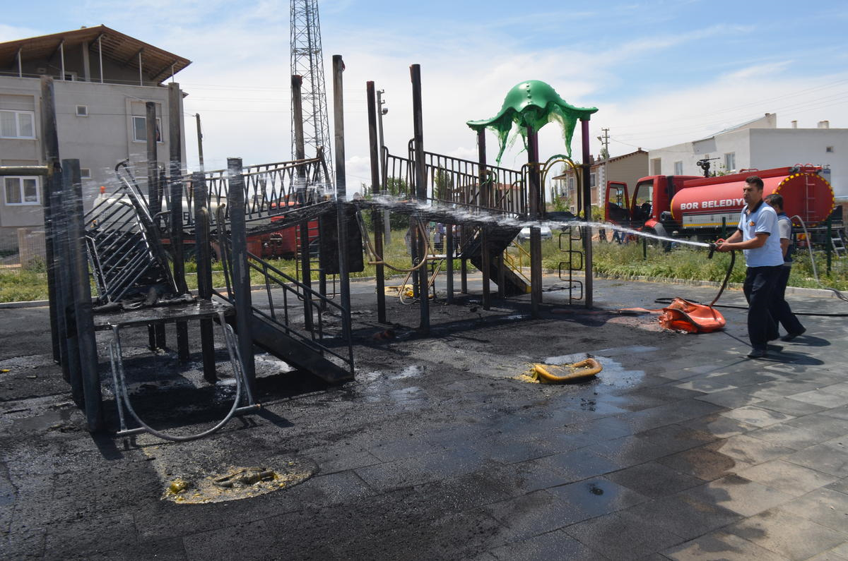 Niğde\'de, Çocuk Parkında Yangın