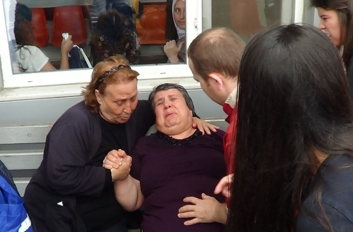 Çanakkale\'de 20 Kişi Üst Katlardan Atlayarak Yaralandı
