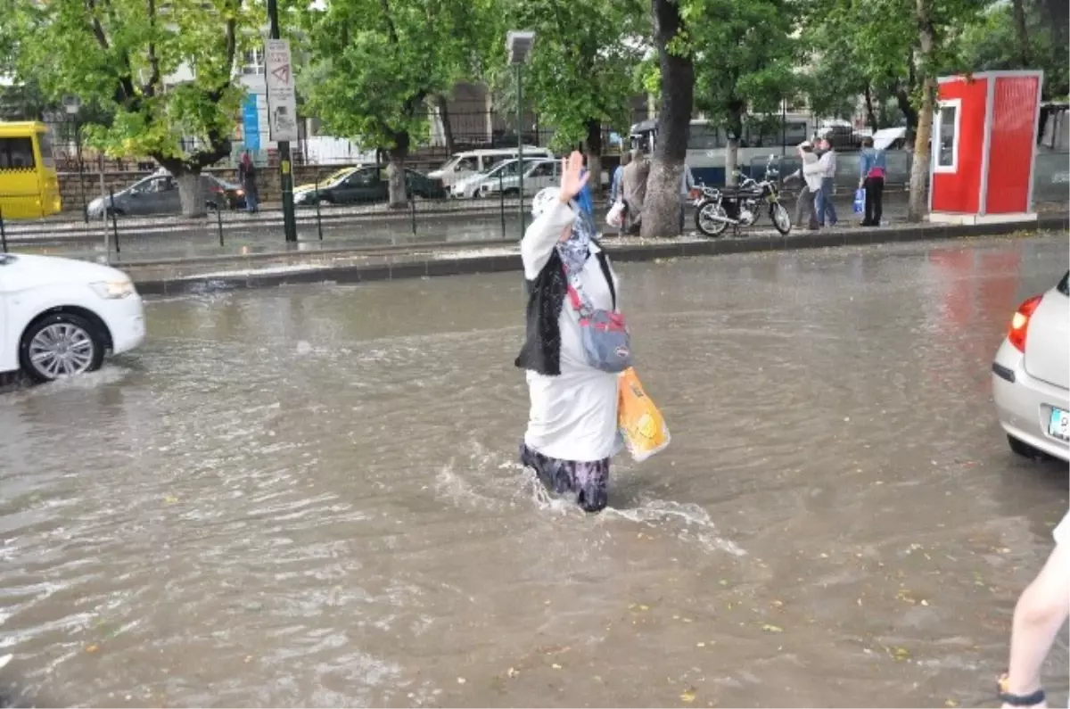 Gaziantep\'te Dolu Yağışı Hayatı Felç Etti