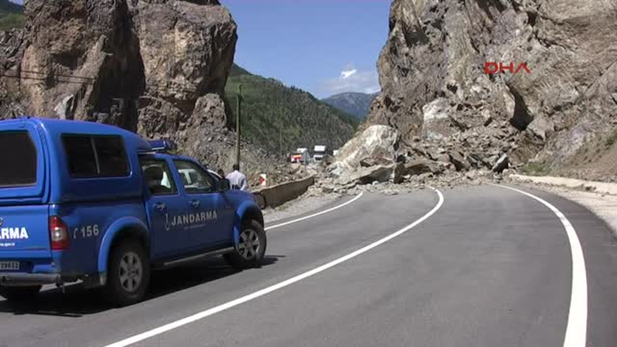 Giresun Karayolu Heyelandan Ulaşıma Kapandı