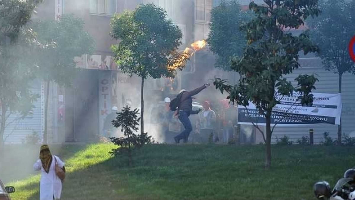 Hatay\'da Göstericiler Polisle Çatıştı