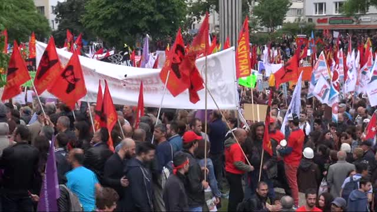Köln\'de Erdoğan\'ı Protesto Edecek Gruplar Yürüyüşe Başladı