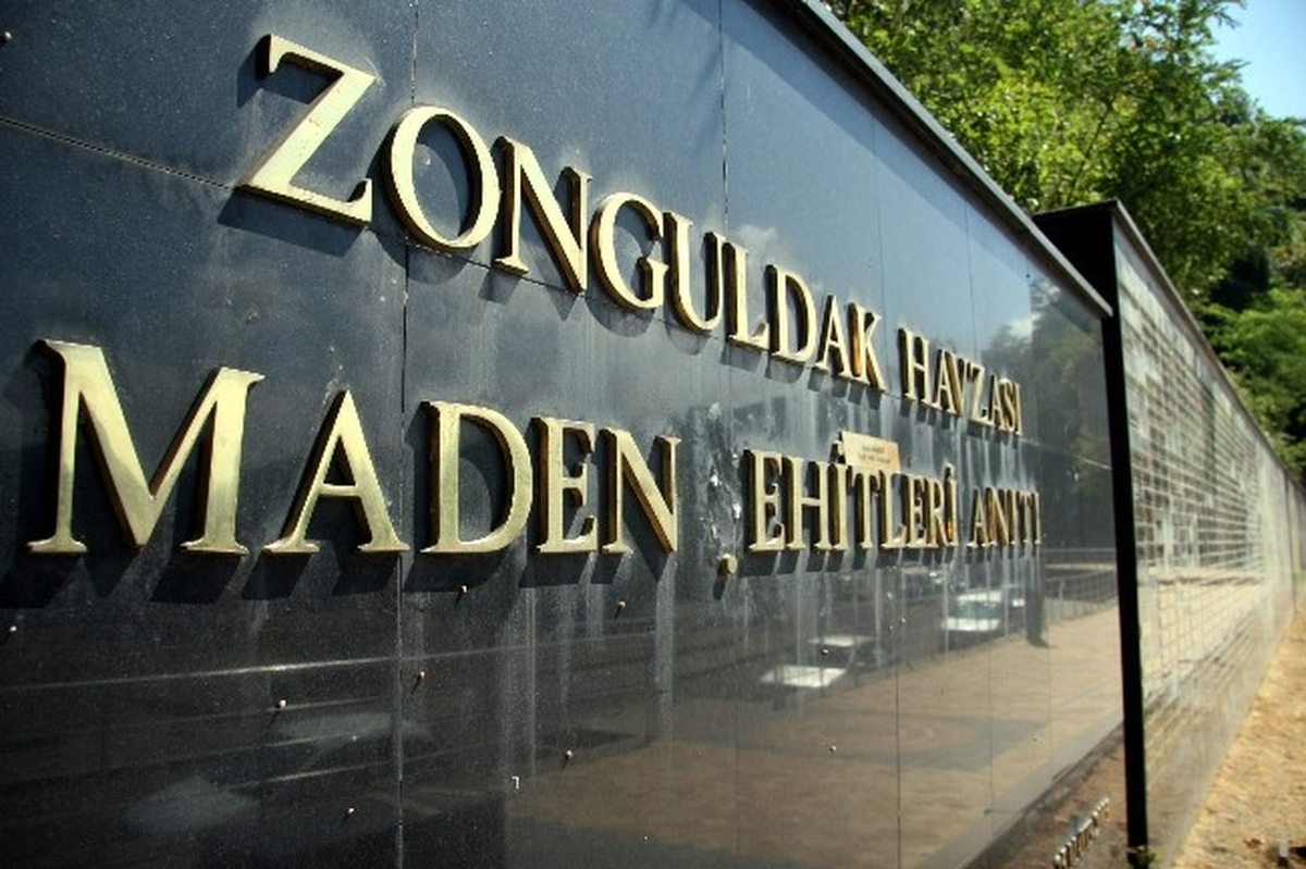 Maden Şehitleri Anıtı\'nda Tabelalar Döküldü