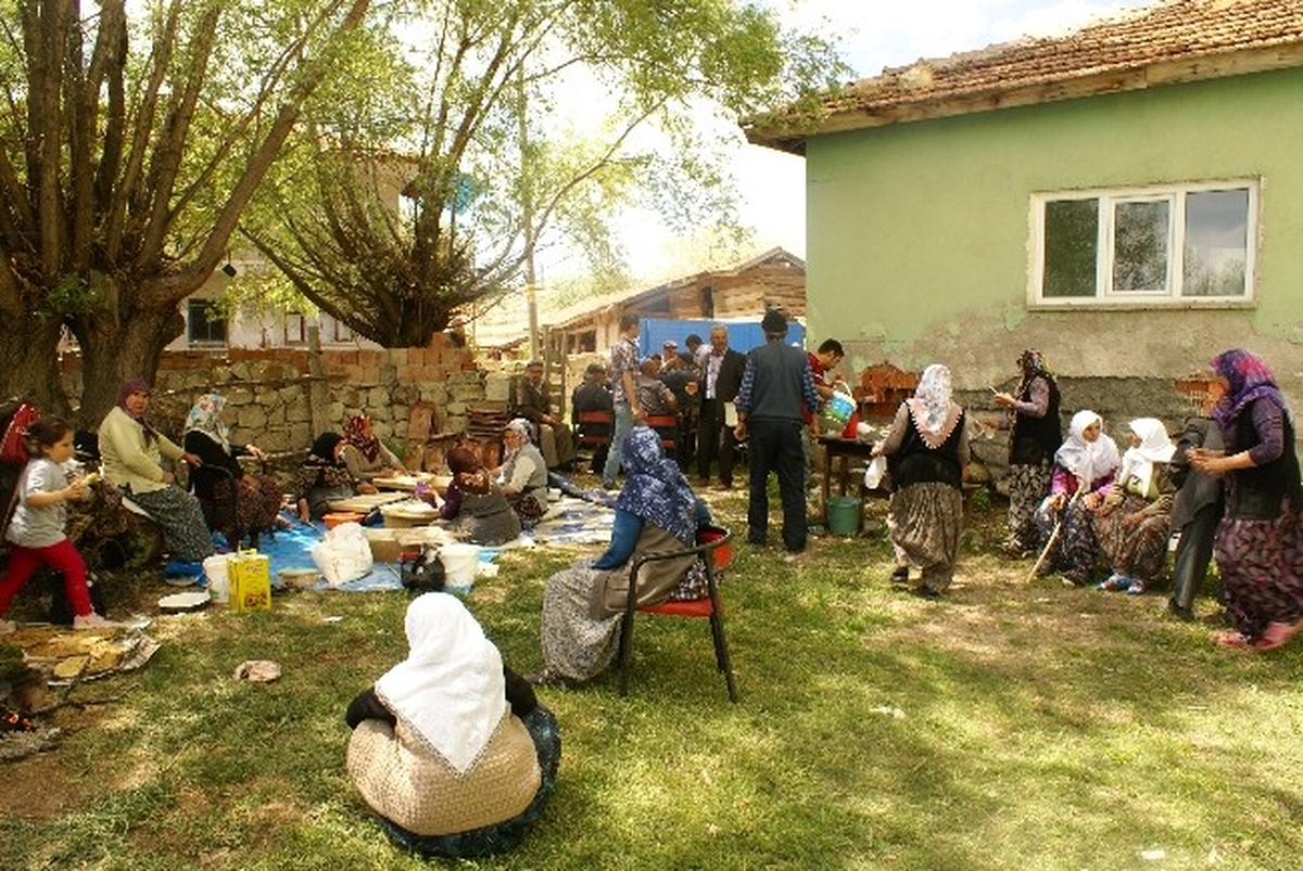 Mahalle Halkının Cuma Namazı Geleneği