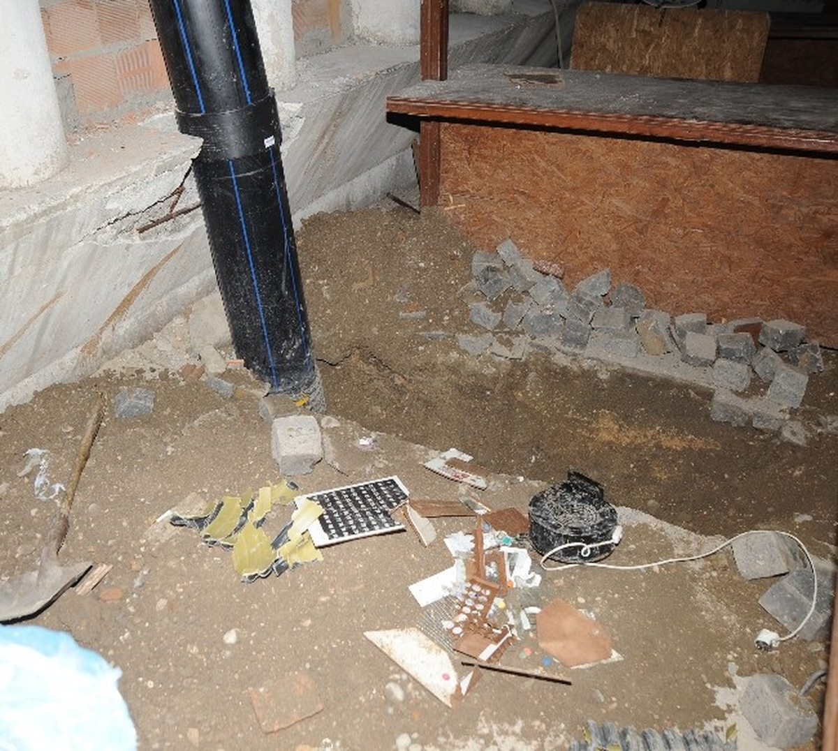 Polis Kanalizasyonda Tombala Aradı