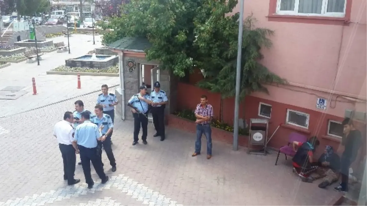 Polis Merkezinden Sevkat Eli