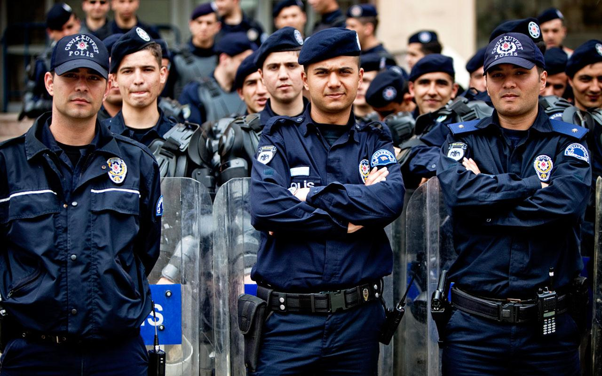 Polisten Halka Hırsız Uyarısı
