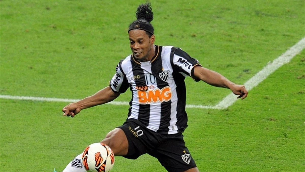 Ronaldinho\'dan İlginç Hamle!