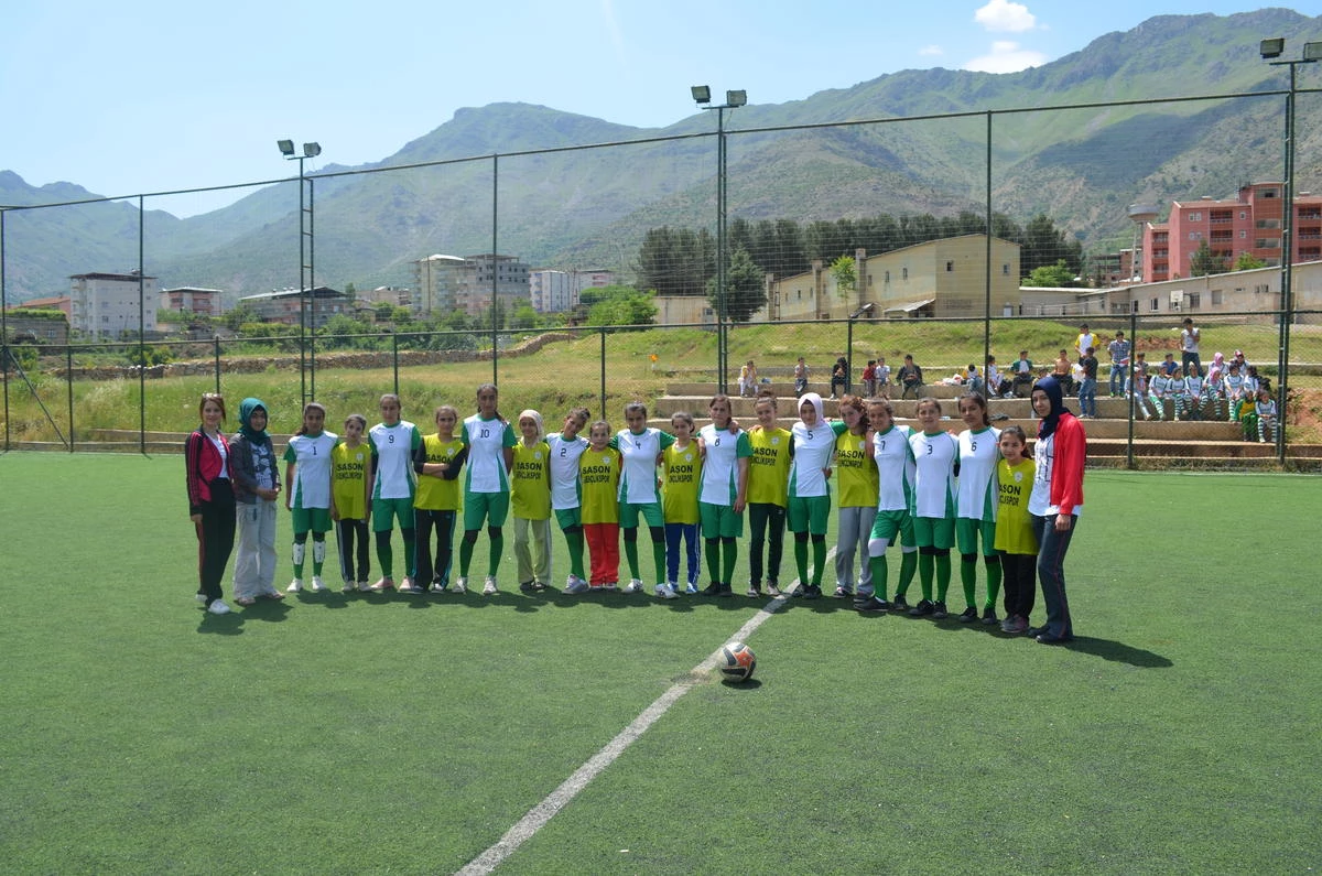 Sason\'da Kızlar Futbol Turnuvası Başladı
