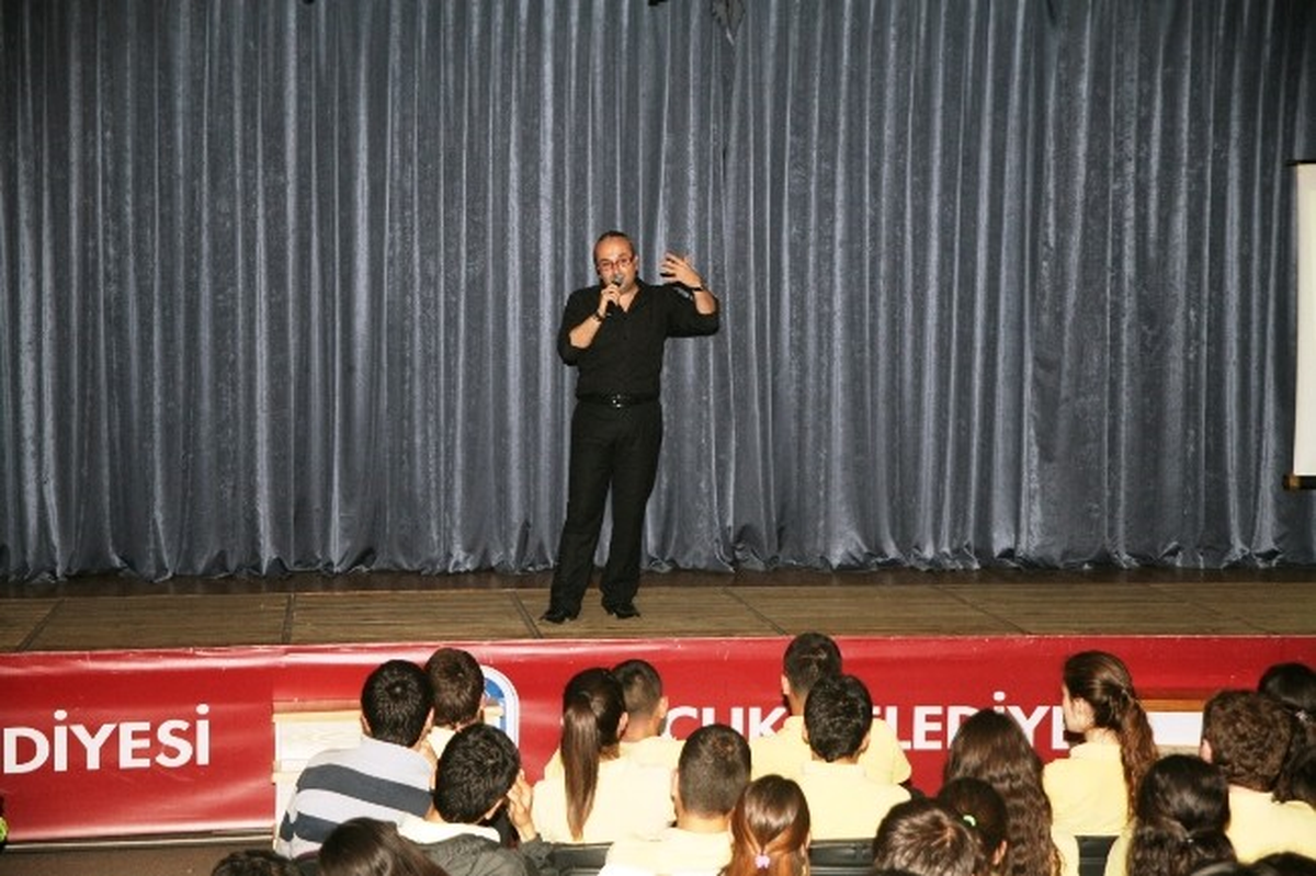 Selçuk\'ta Üniversite Adaylarına Motivasyon Semineri