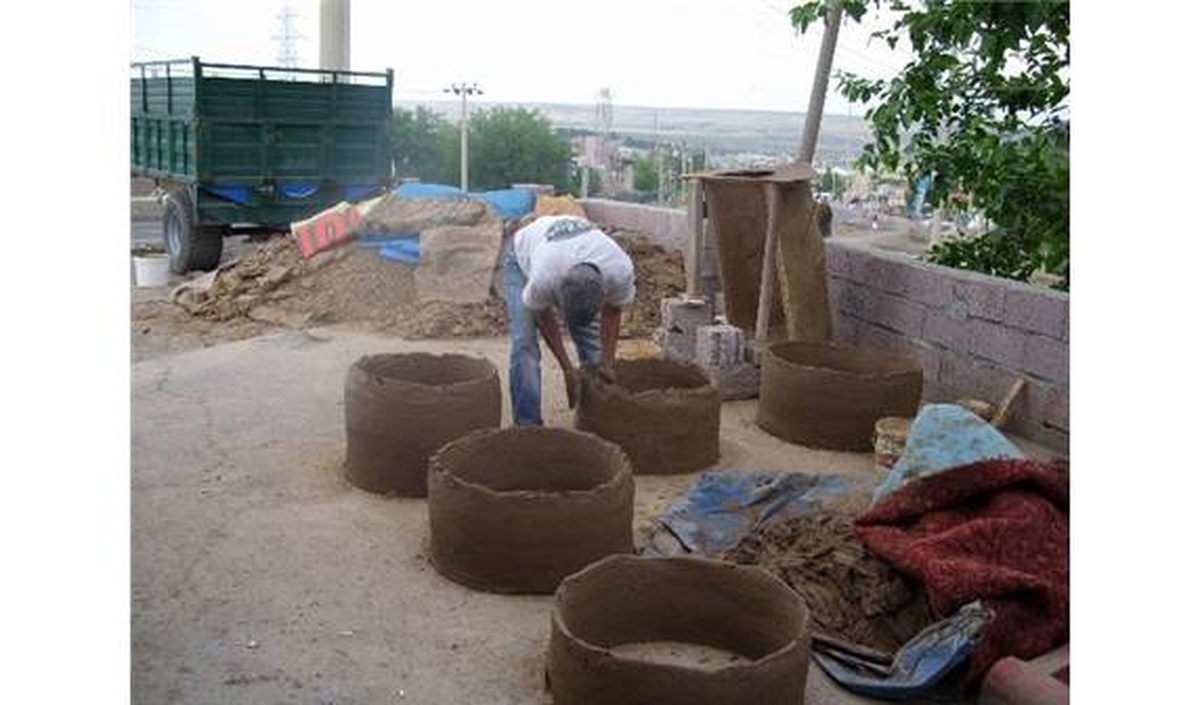 Tandır Yaparak Ailesini Geçindiriyor