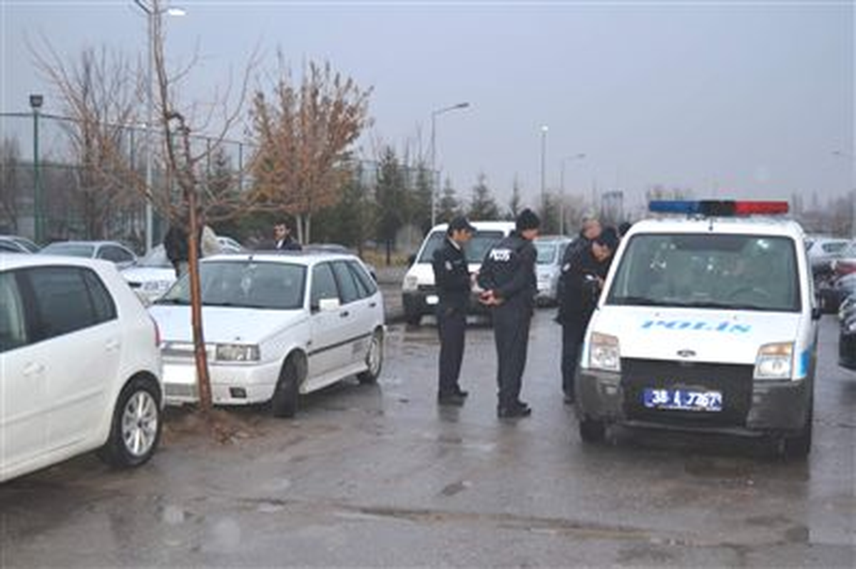 ERÜ\'de Kavgaya Polis Müdahalesi