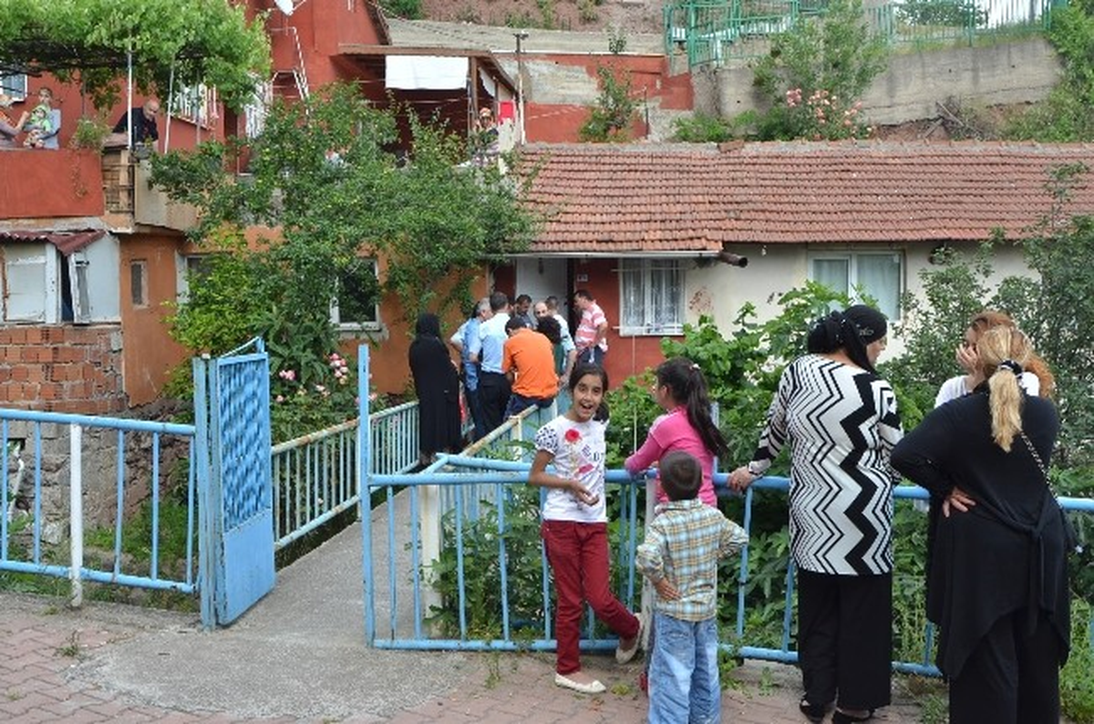 Yalnız Yaşayan Kadın Evinde Ölü Bulundu