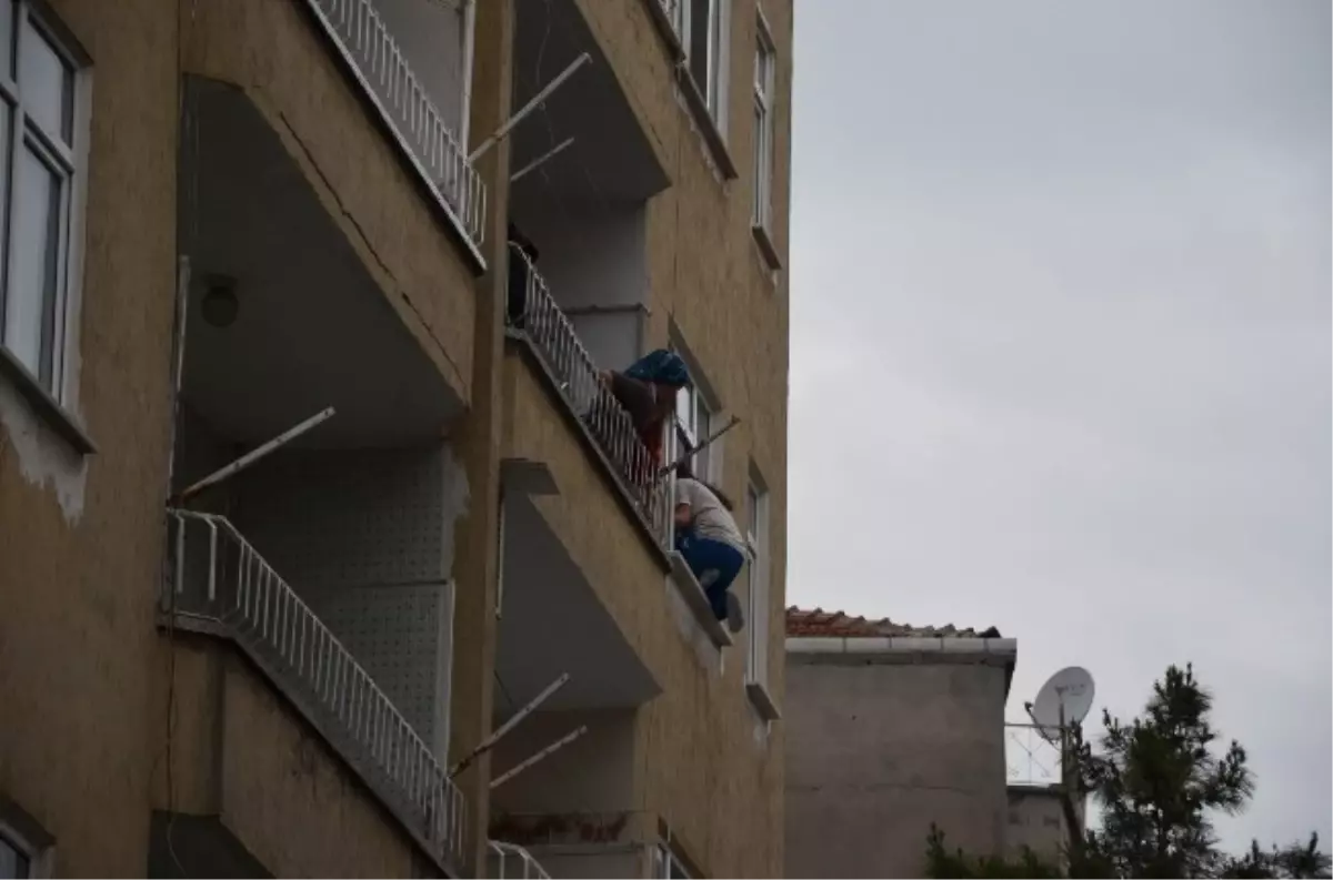 15 Yaşındaki Genç Kızın İntiharını Polis Önledi