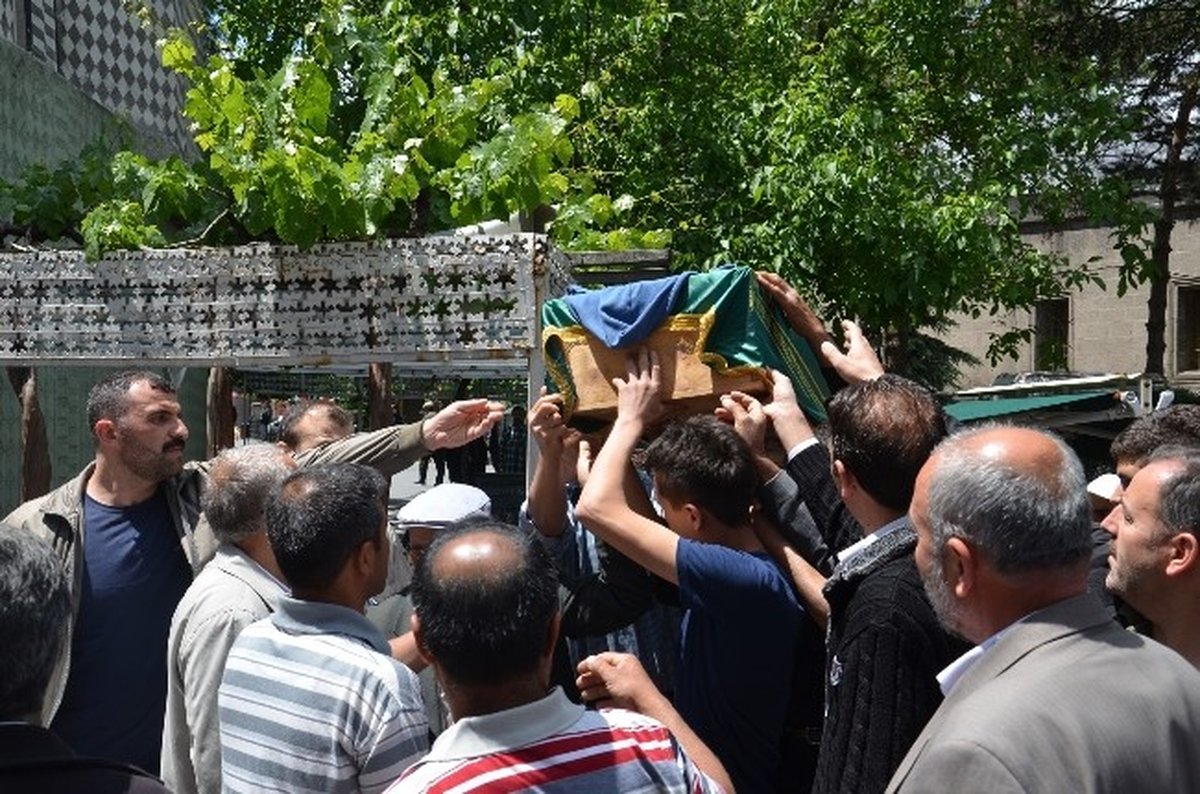 Babasının Öldürdüğü 3 Yaşındaki Çocuk Toprağa Verildi