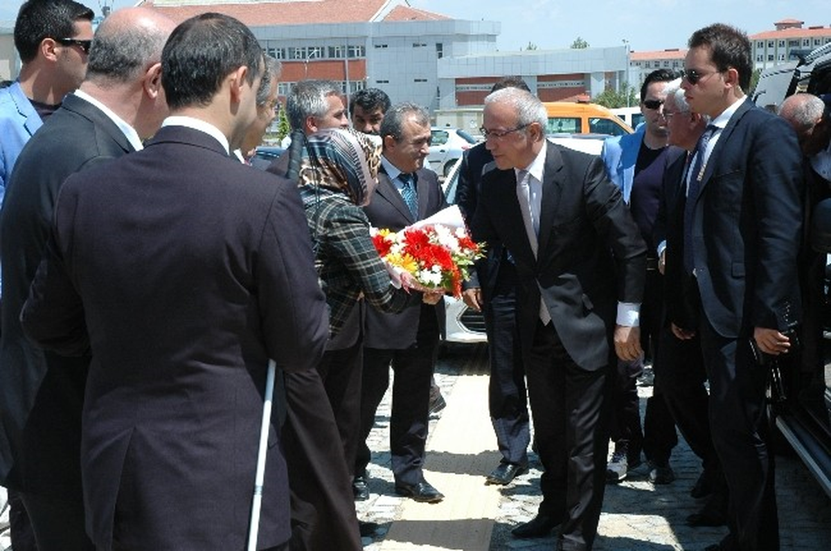 Bakan Elvan, Gören Göz Cihazı Dağıtım Törenine Katıldı