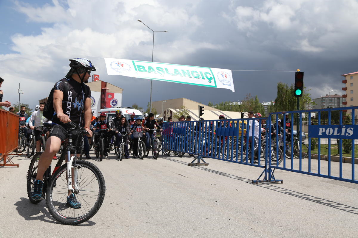 Bin Bisiklet Bin Pedal Halk Bisiklet Yarışı"