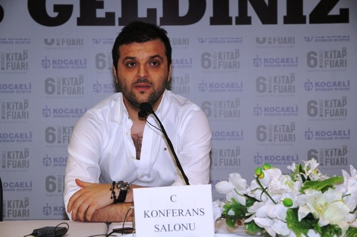 Candaş Tolga "Köşe Yazarlığı Diye Bir Meslek Yok"