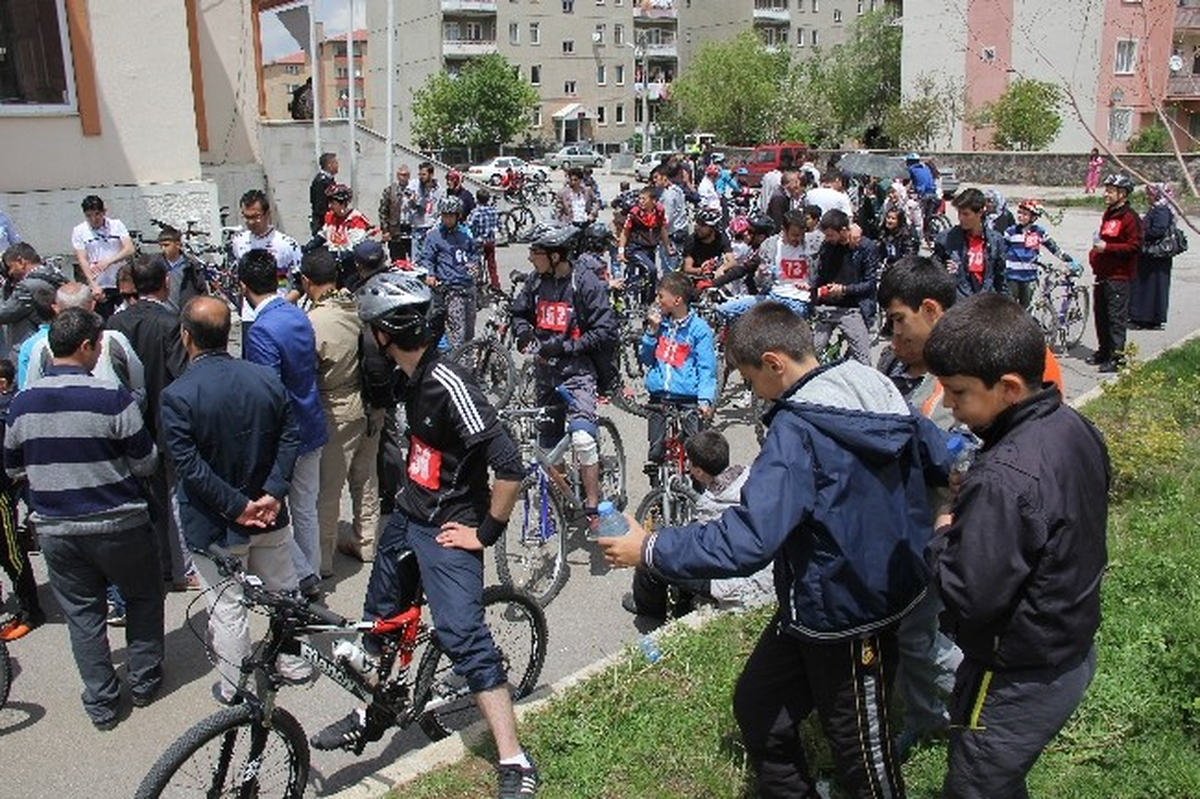 Erzurum\'da Bisiklet Halk Yarışı Düzenlendi