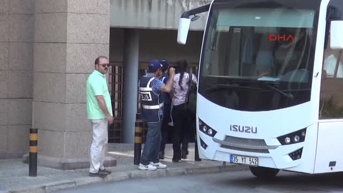 İzmir\'de İşgalci 38 Öğrenci Adliyeye Sevk Edildi