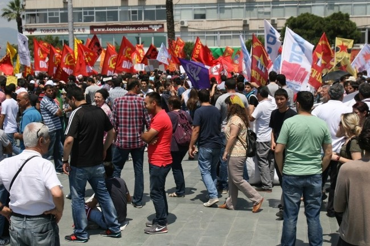 İzmir\'de Okmeydanı Olayları Protesto Edildi