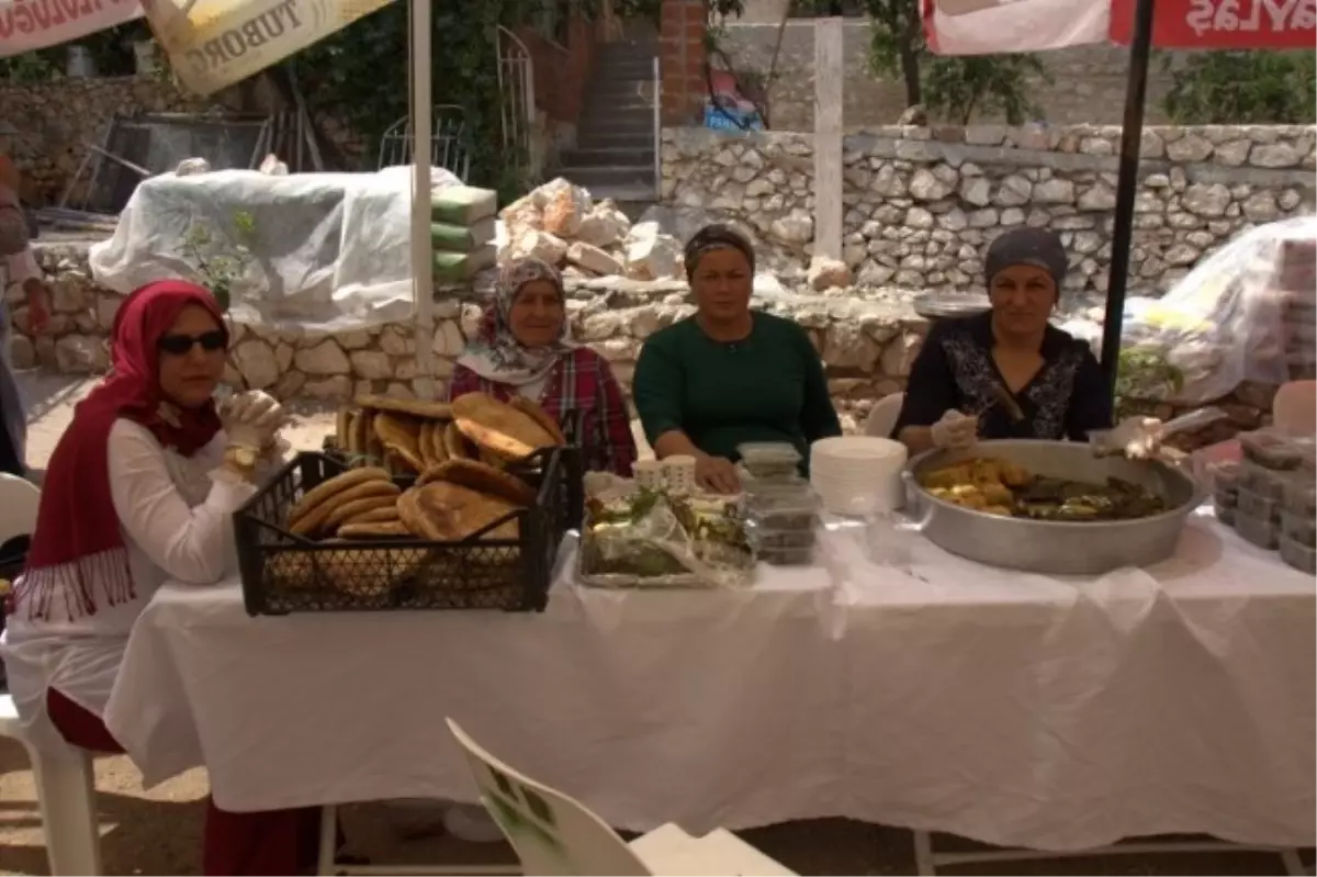 Kaş Belediyesi Soma\'ya Yardım İçin Kermes Düzenledi