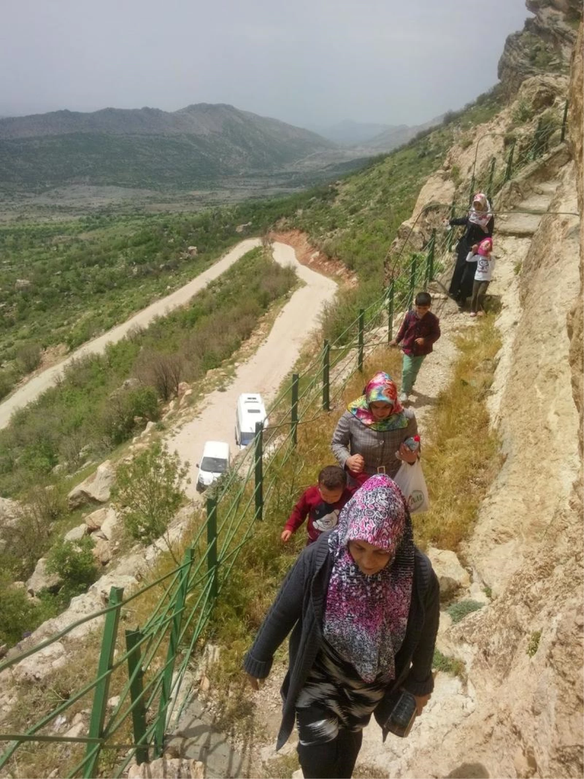 Lice\'de Kadın Kursiyerler, Ashab-ı Kehf Mağarası\'nı Ziyaret Etti