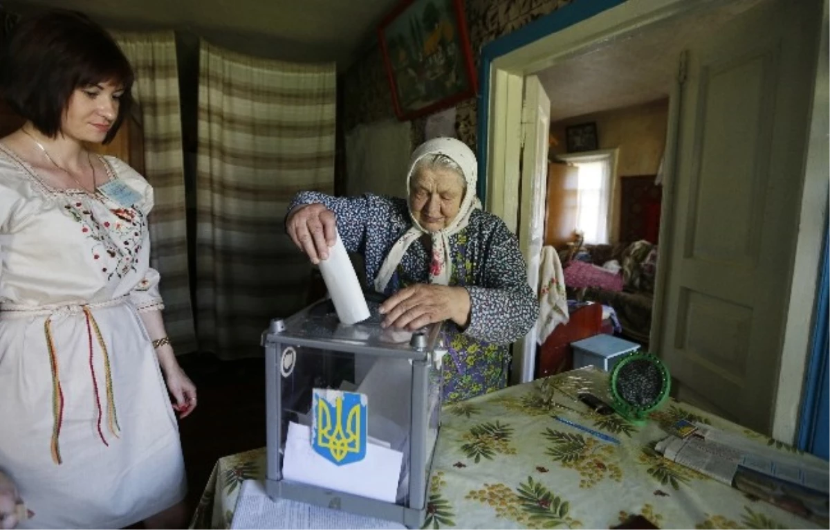 Ukrayna Cumhurbaşkanını Seçmek İçin Sandık Başında