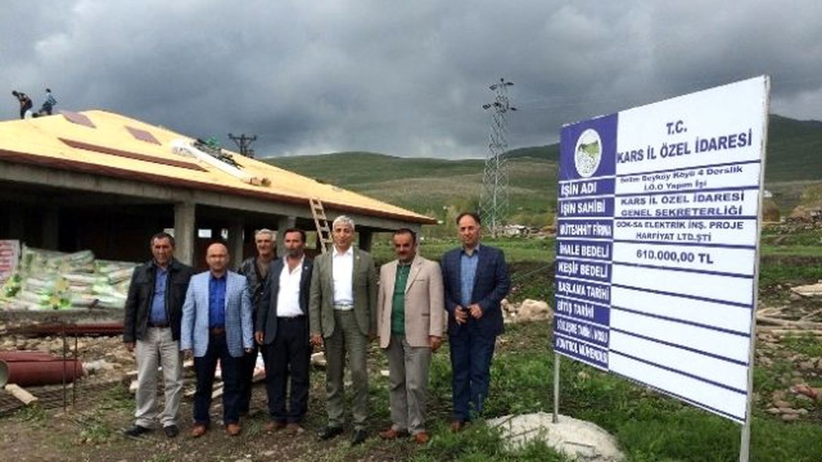 AK Parti Kars Milletvekili Prof. Dr. Yunus Kılıç Selim\'de Yapılan Okullarda İncelemelerde Bulundu