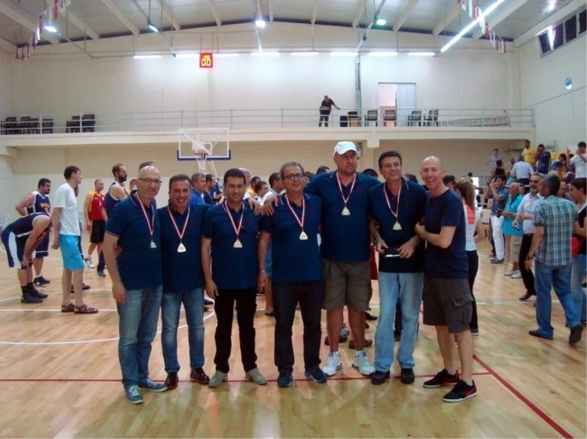 Aydın\'a Veteranlar Basketbolda Centilmenlik Ödülü