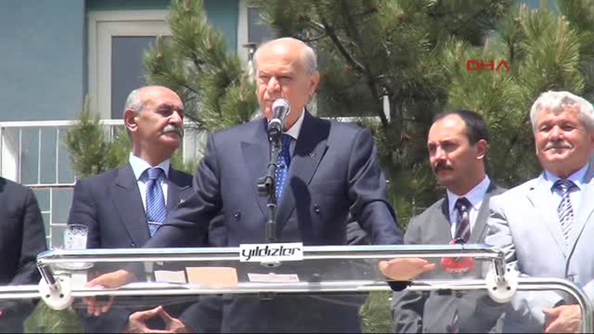 Bahçeli Türkiye\'de Kamplaşma Giderek Tırmanıyor