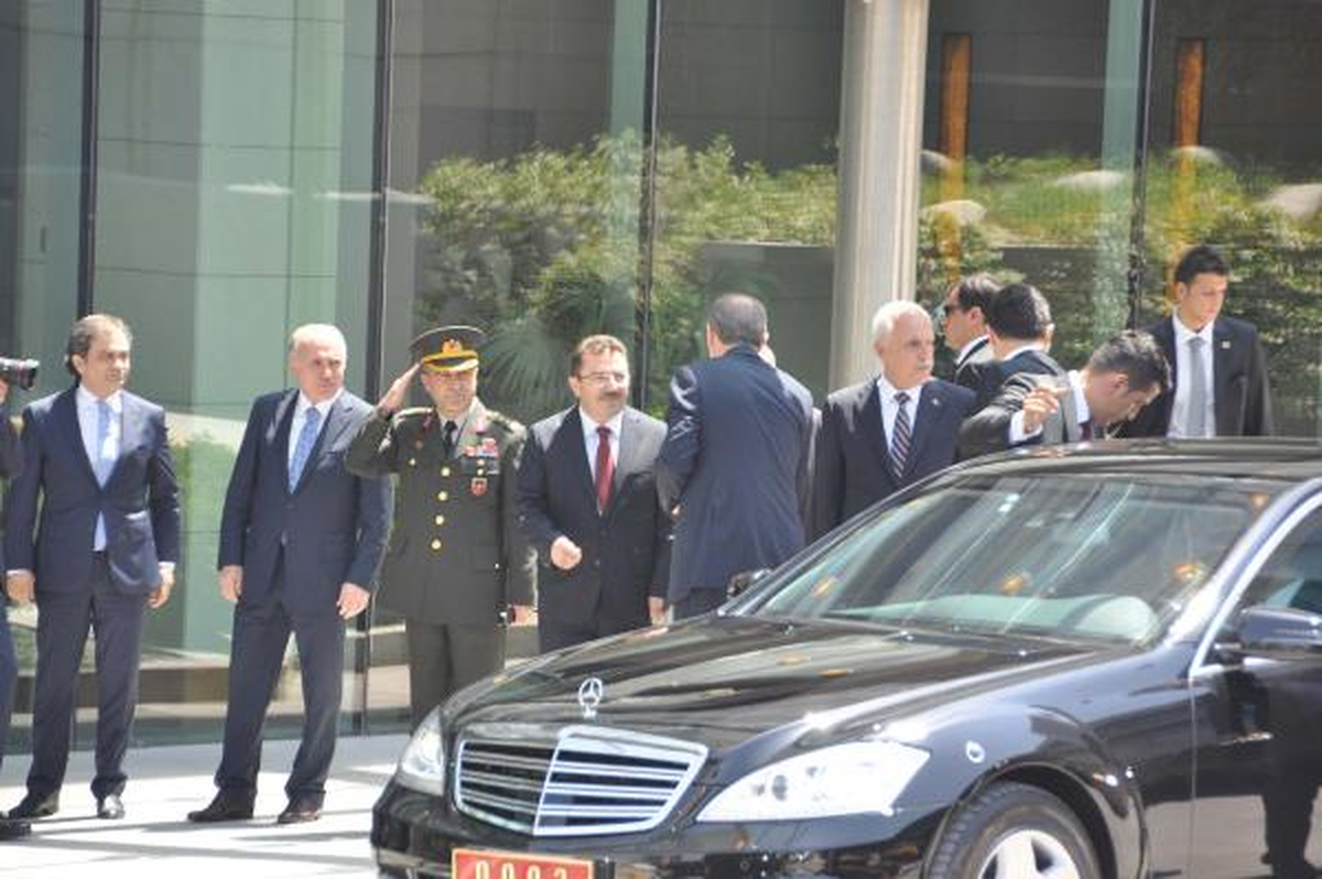 Başbakan Erdoğan\'a \'Çıplak\' Turist Sürprizi