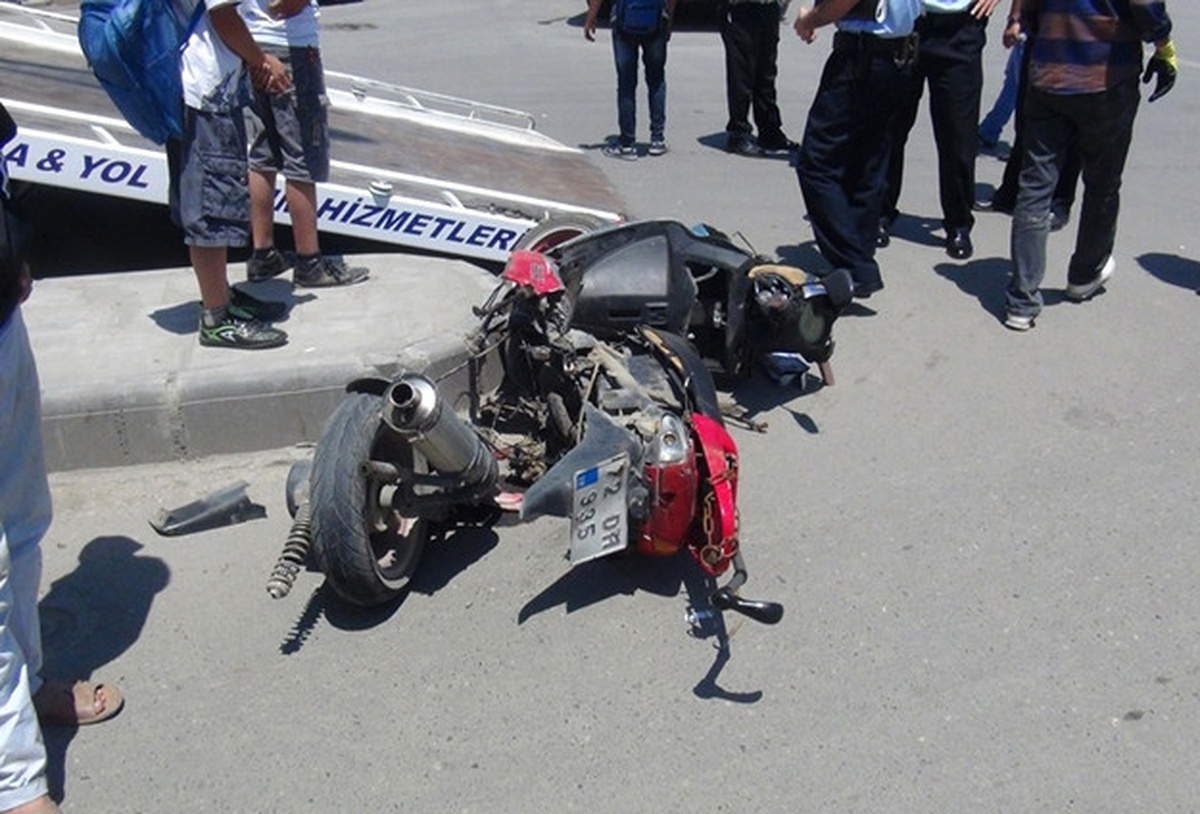 Batman\'da Otomobil ile Çarpışan Motosiklet Sürücüsü Yaralandı