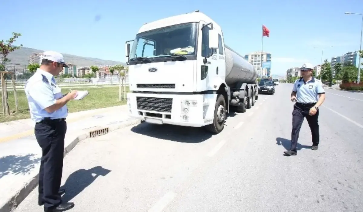 Bayraklı Zabıtası Trafikte Göz Açtırmıyor