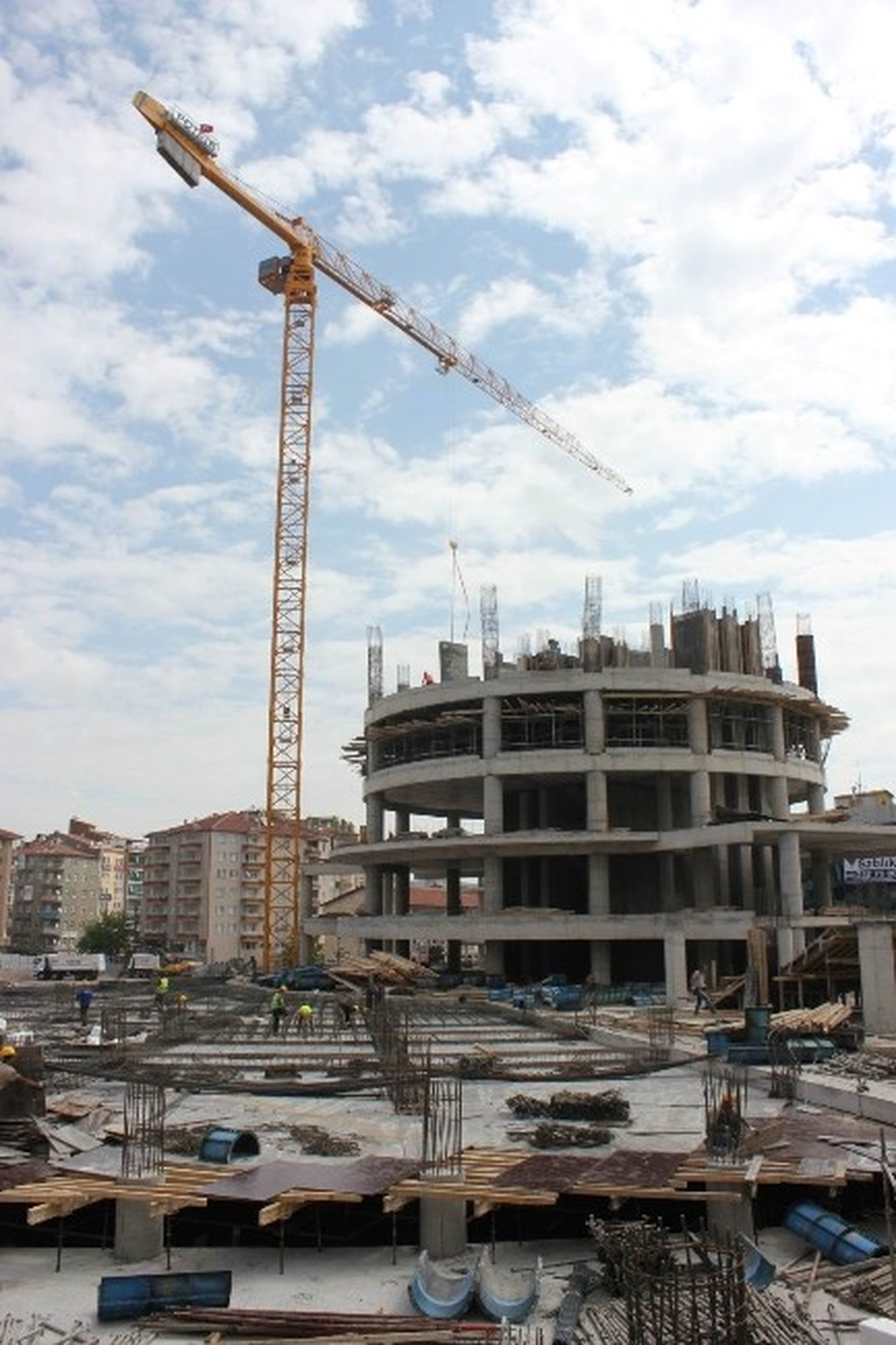 Belediye Hizmet Binası ve Ticaret Kompleksinin İnşaatı Sürüyor