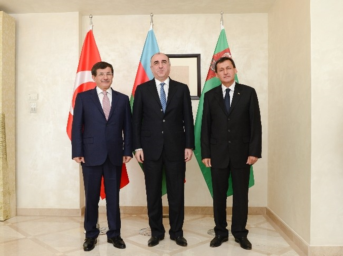 Davutoğlu, Azeri ve Türkmen Mevkidaşlarıyla Bir Araya Geldi