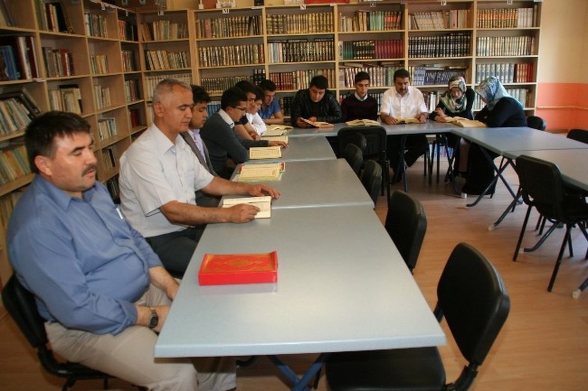 Devrek Anadolu İmam Hatip Lisesi Öğrencilerinden Soma İçin Örnek Davranış