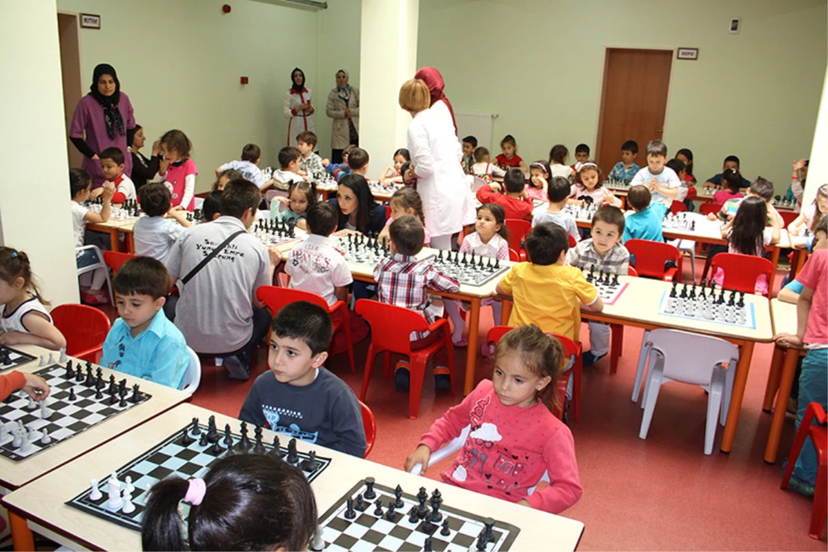 Dinar\'da Satranç Turnuvası Düzenlendi