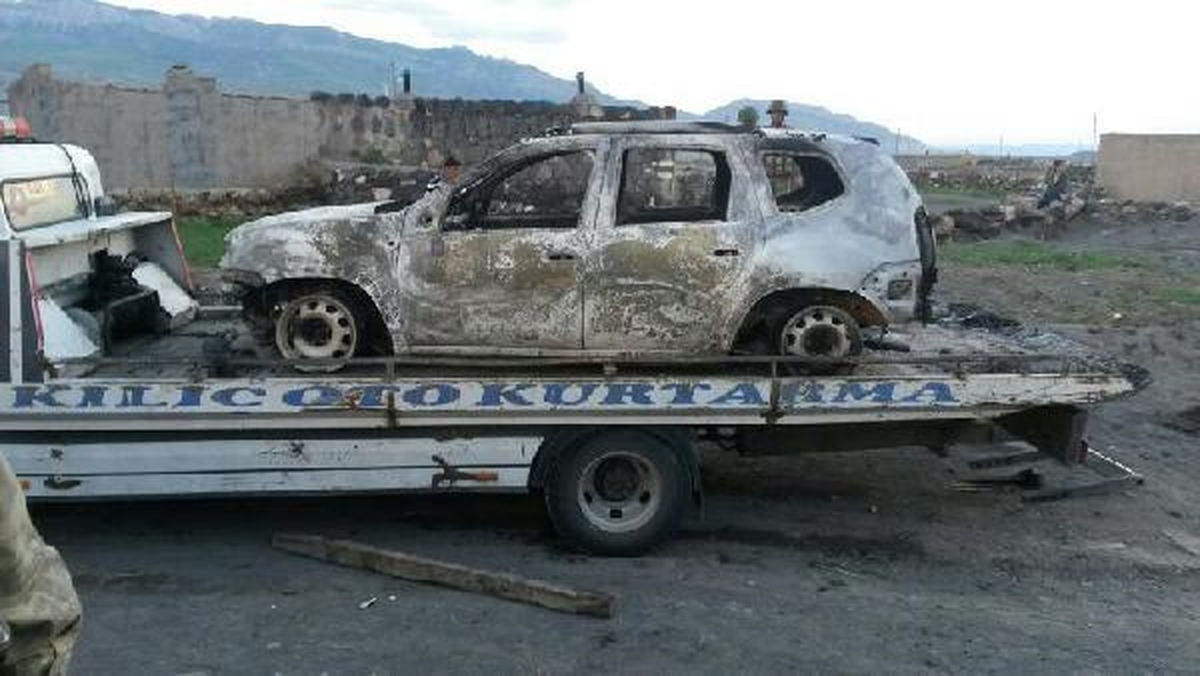 Doğubayazıt\'ta Teröristler 6 İşçiyi Kaçırıp, 3 Aracı da Yaktı