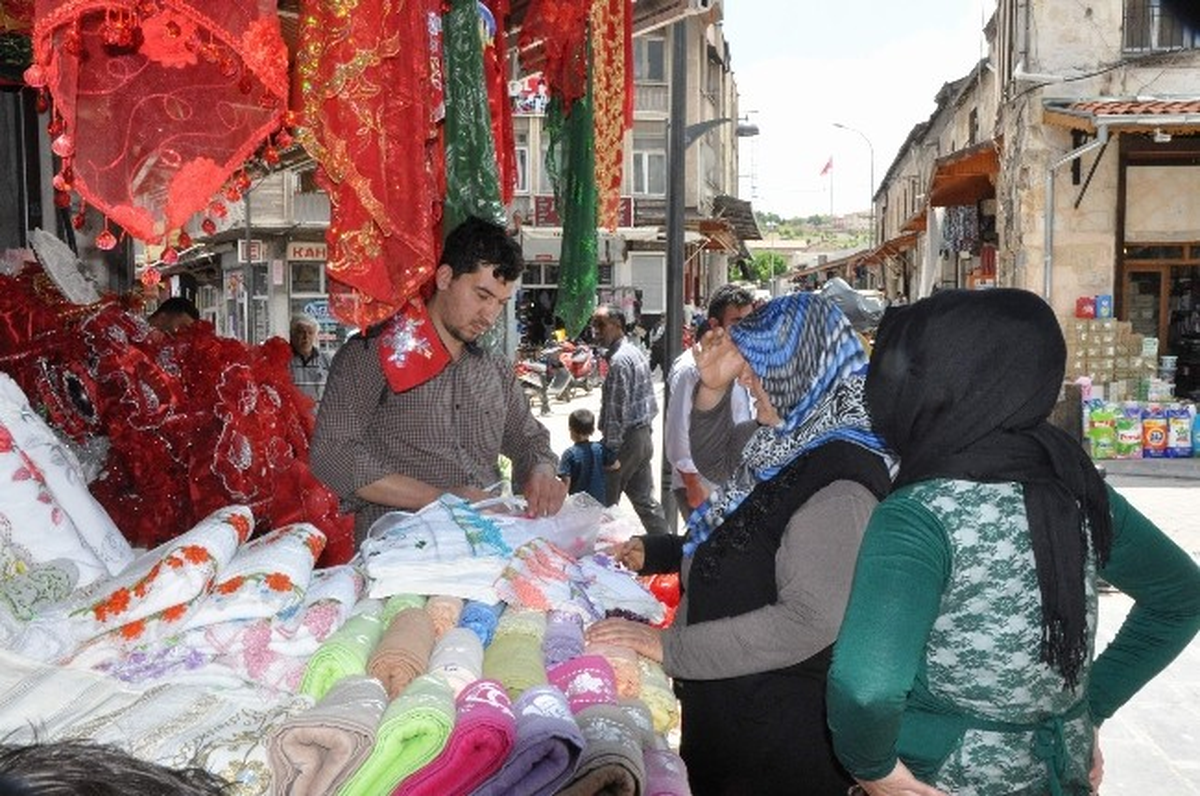 Düğün ve Çeyizlik Malzemelerinin Satışı Arttı