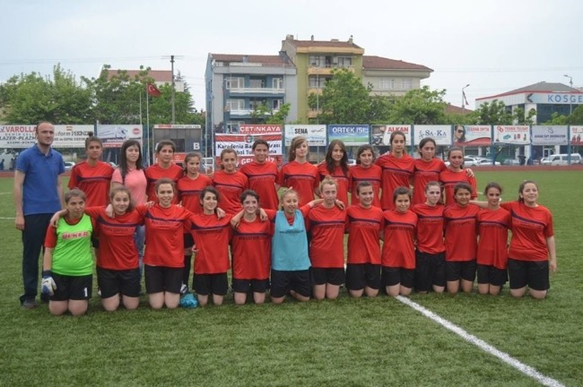 Düzce\'nin Tek Bayan Futbol Takımı Namağlup