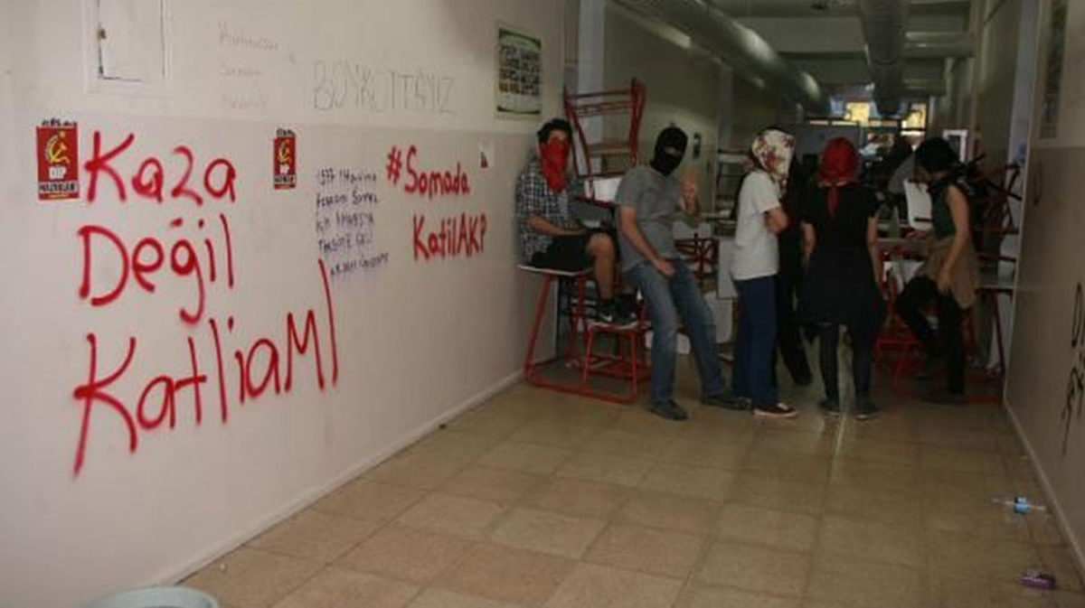 Ege Üniversitesi\'nde Öğrenciler Serbest