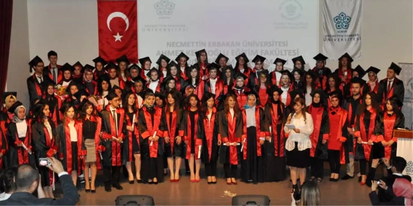 Necmettin Erbakan Üniversitesi Eğitim Fakültesi\'nde Mezuniyet Coşkusu