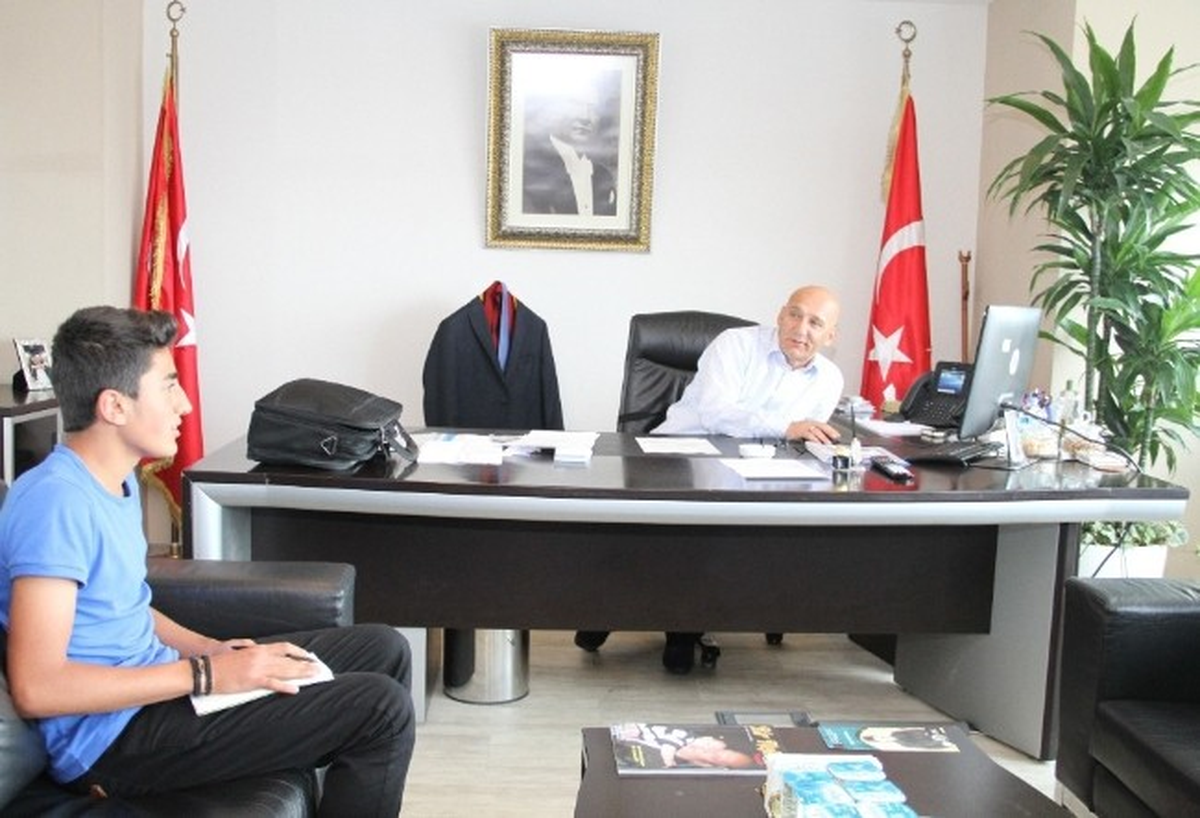 Ortaokul Öğrencisi Atakan Yeğin Başkan Altınok Öz\'le Söyleşi Yaptı
