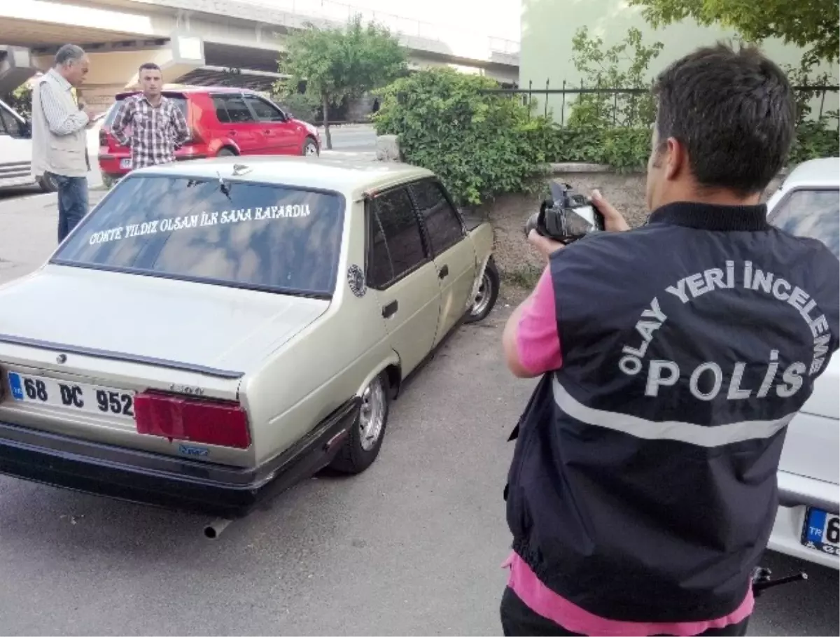 Otomobilin Ayna ve Antenini Çaldılar