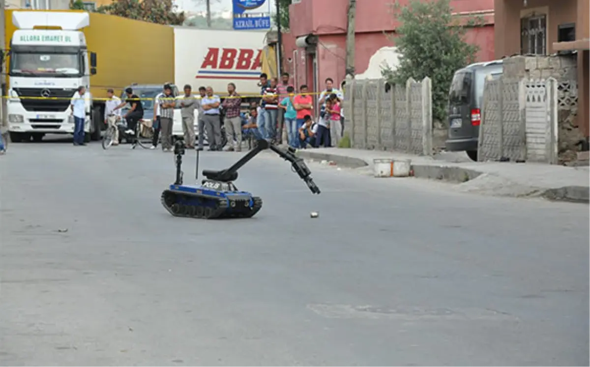 Mersin\'de Şüpheli Paketten Ses Bombası Çıktı