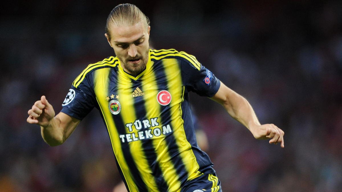 Caner, Fenerbahçe\'yle Anlaşamazsa Avrupa\'ya Gidecek